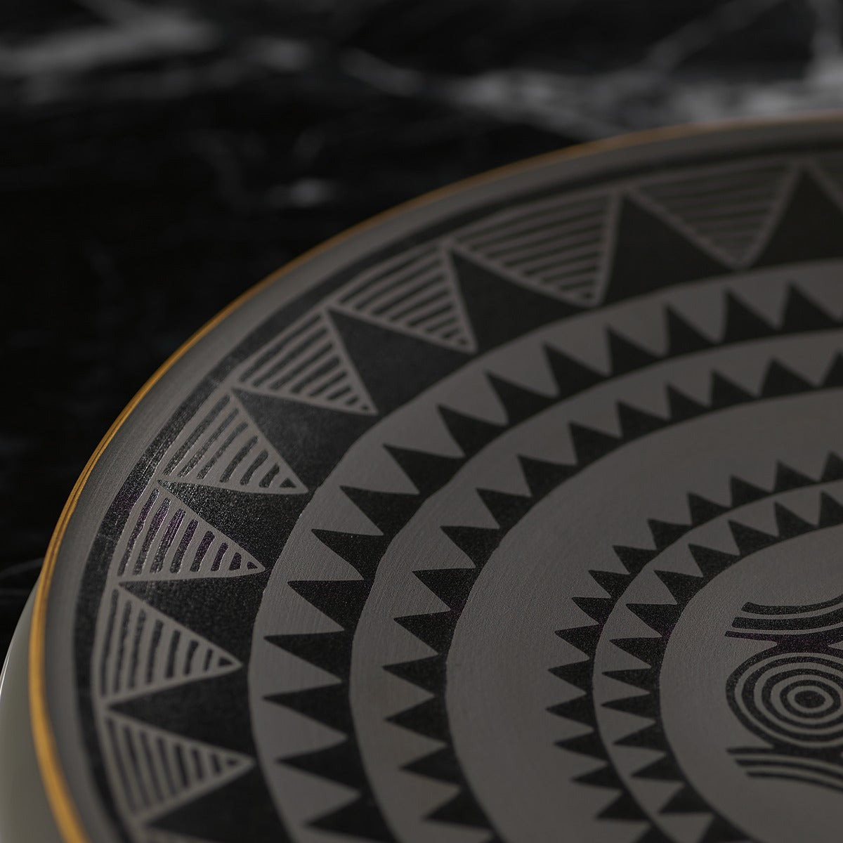 WURO Decorative Plate