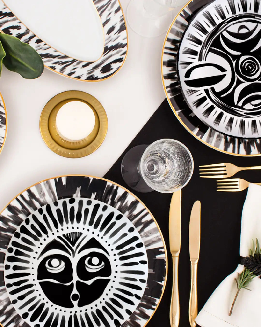 Ensemble de 2 tasses à thé et soucoupes en porcelaine fine – Motif noir | The Vibration