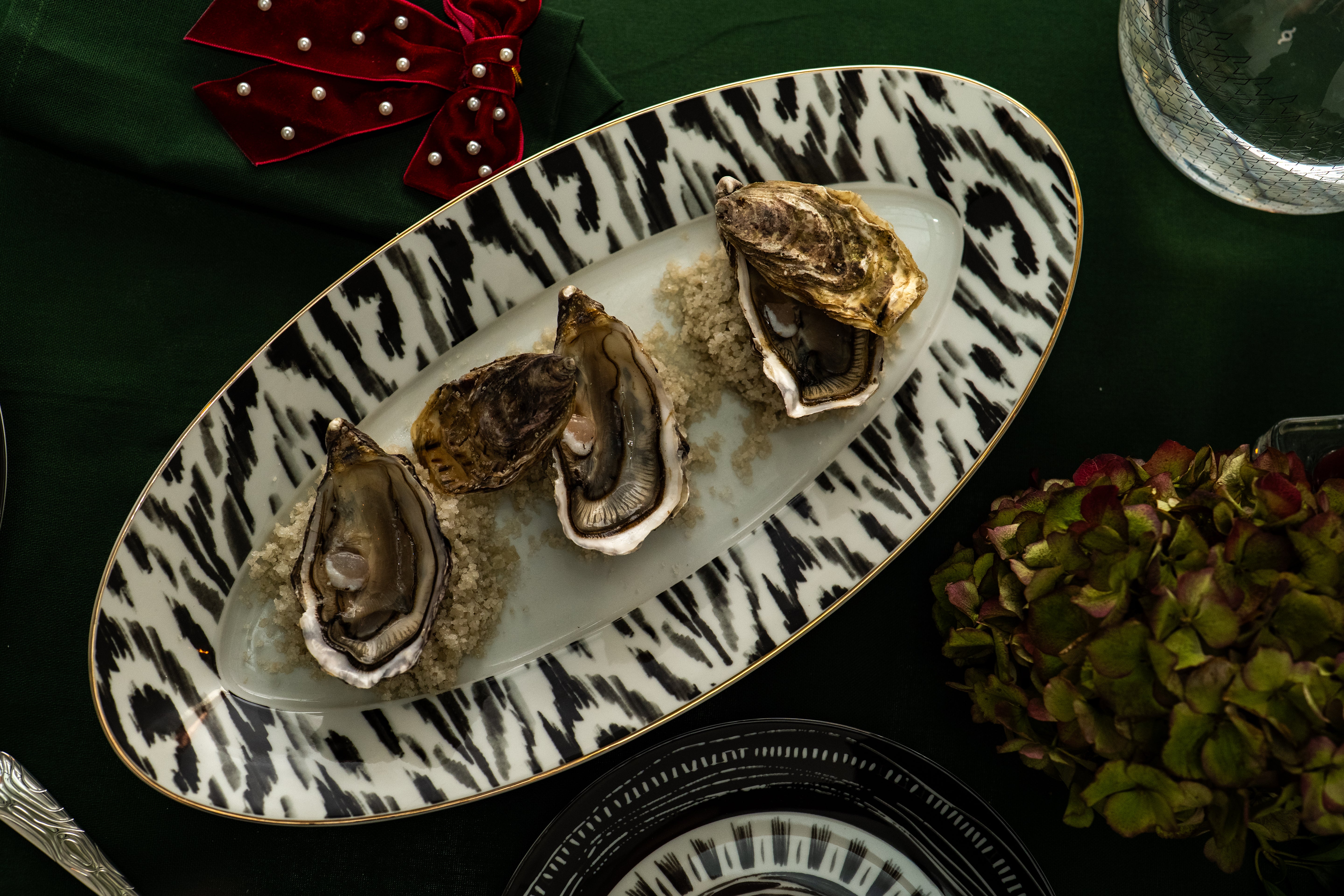 Plat Ovale en Porcelaine Fine - Motif Graphique Noir & Blanc | ECHO