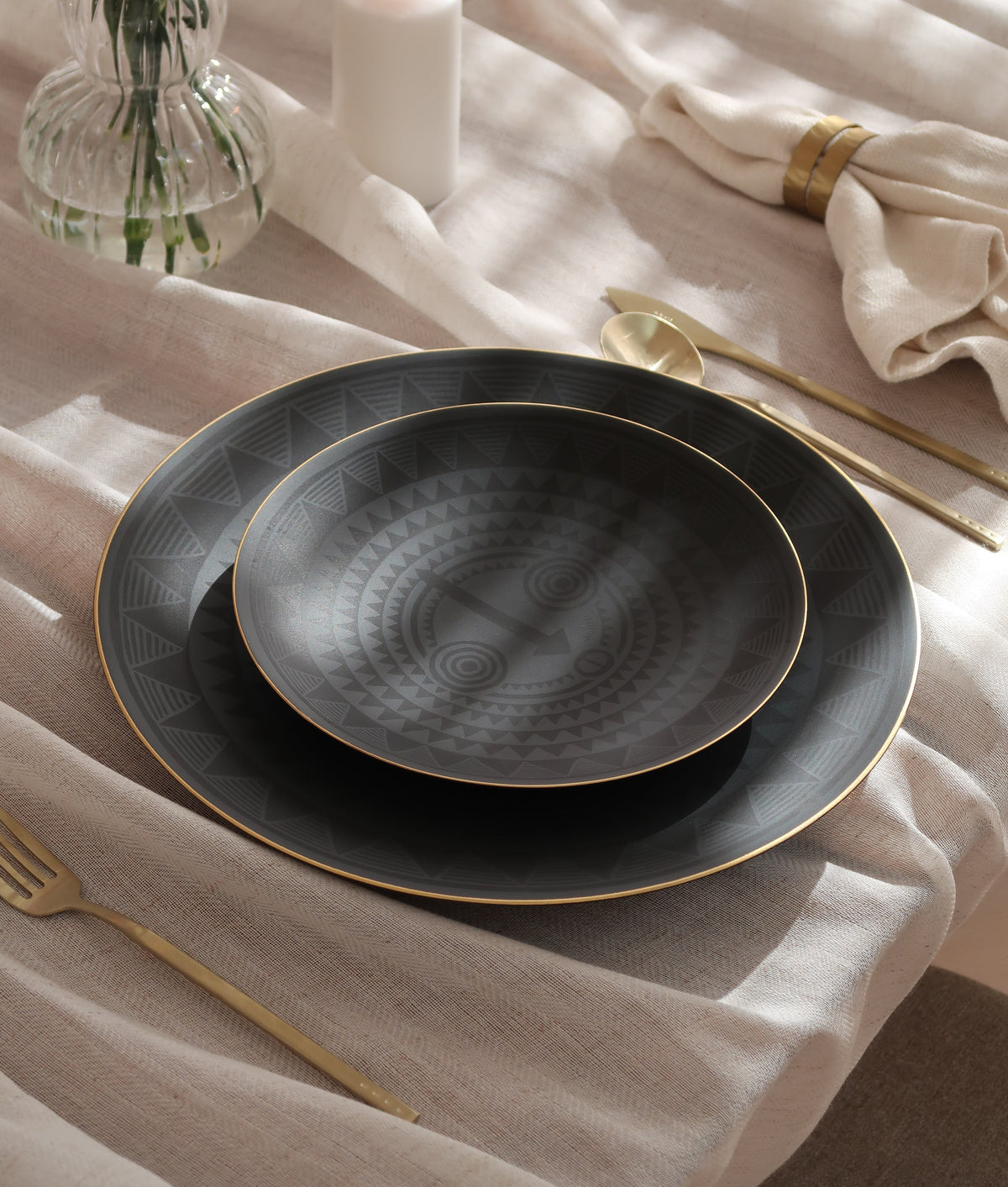 Porcelain Catchall Size M - Matte Black & Gold Design